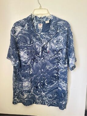 Levi’s Coastal Waves Short Sleeve Button front Camper shirt / Blue/White~XL